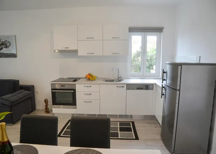 Apartments Mavra-Kukljica